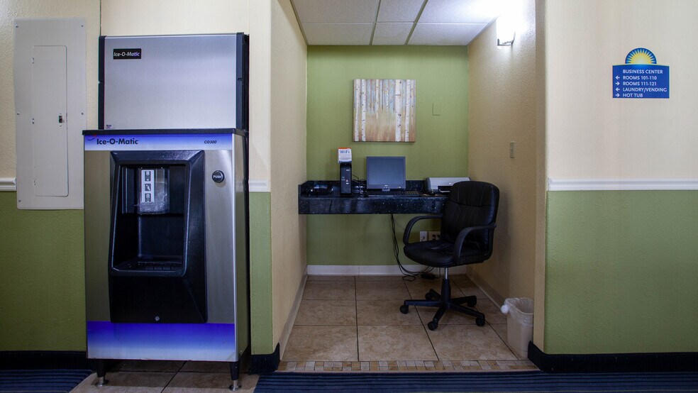 More Photos Of 701 W US Highway 50, Gunnison Hotel For Sale