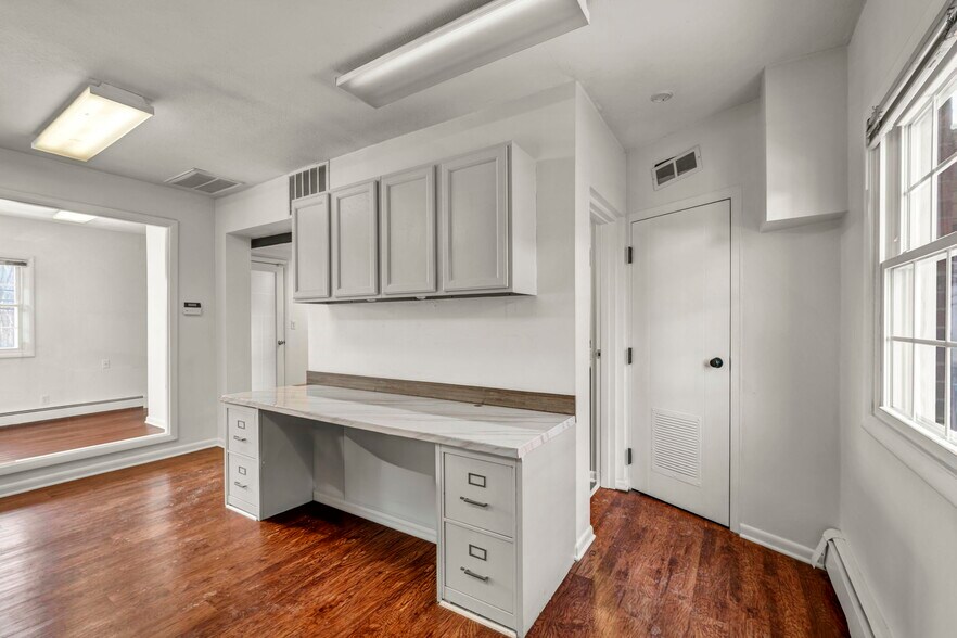 More Photos Of 10570-10574 Ravenna Rd, Twinsburg Office For Lease