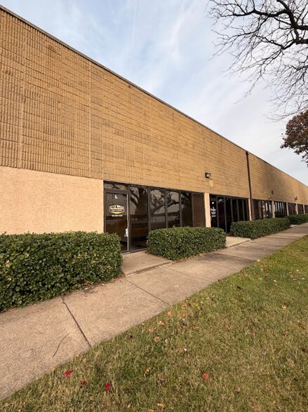 More Photos Of 6655 Amberton Dr, Elkridge Warehouse For Lease
