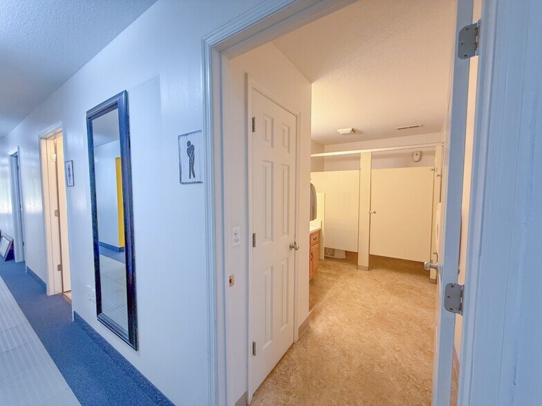 More Photos Of 2335 Columbia Hwy, Pulaski Office For Sale