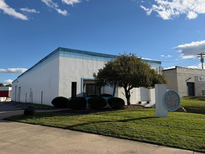 Primary Photo Of 9046 Goldpark Dr, Hamilton Manufacturing For Lease