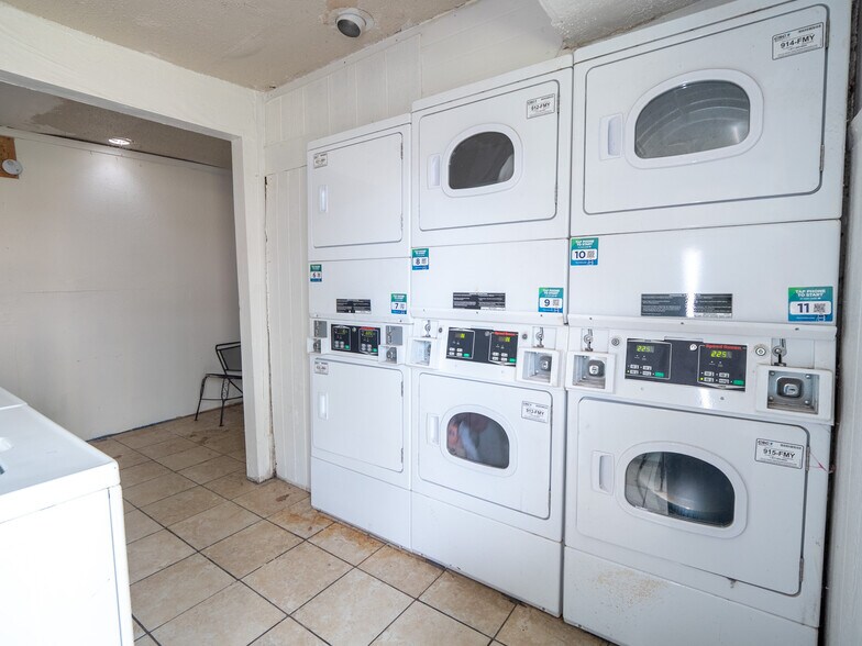 More Photos Of 5924 NW 10th St, Oklahoma City Apartments For Sale