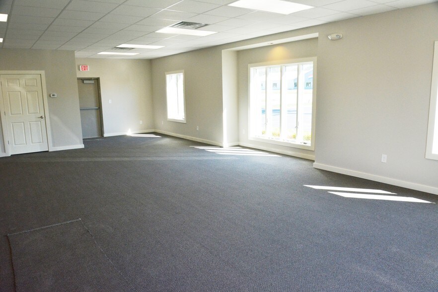 More Photos Of 12712 Wicker Ave, Cedar Lake Medical For Lease