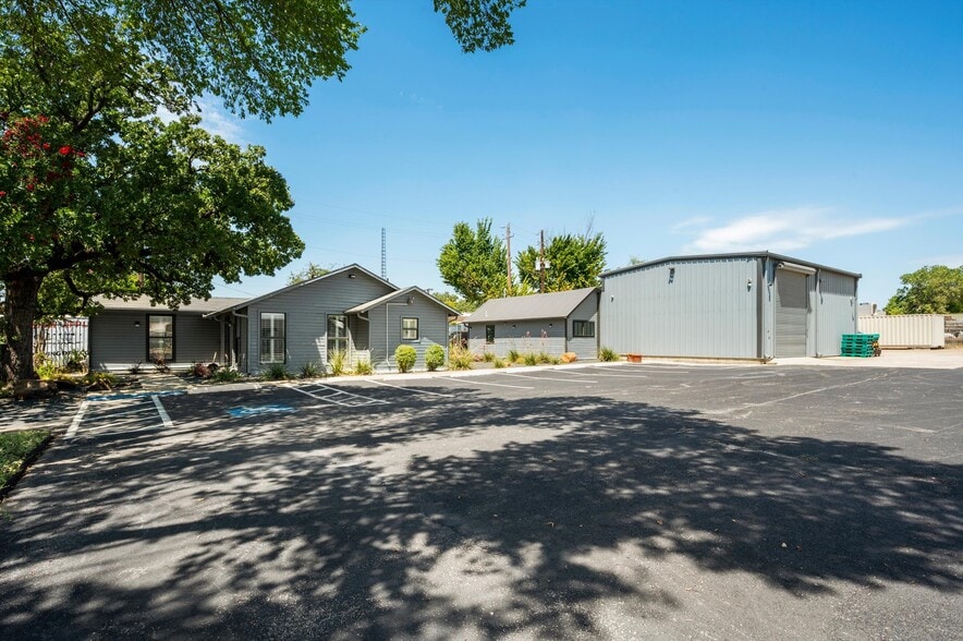 More Photos Of 2655 Myrtle Springs Ave, Dallas Light Manufacturing For Sale