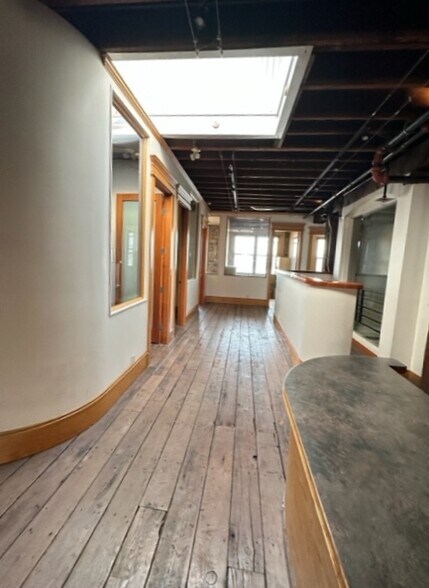 More Photos Of 613 Front St, New Westminster Office For Lease