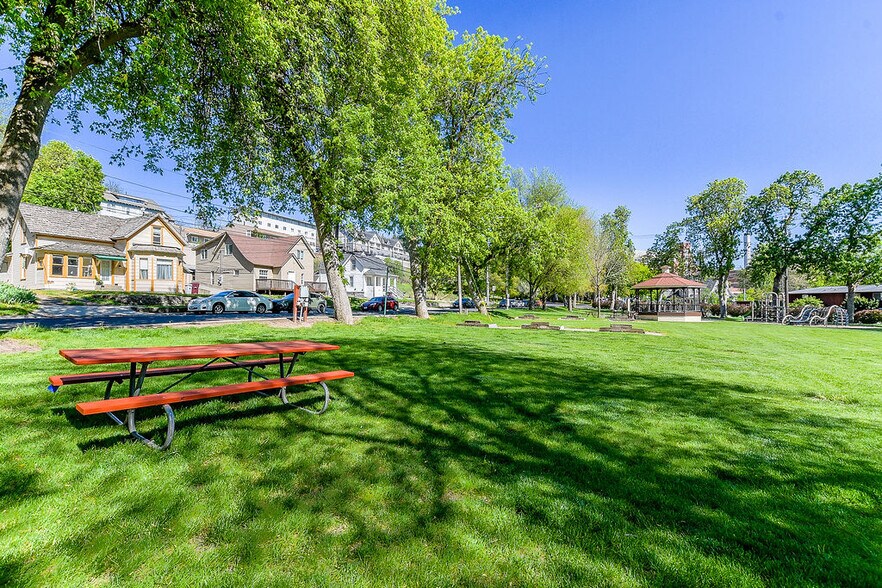 More Photos Of TBD NE Gray Ln, Pullman Land For Sale