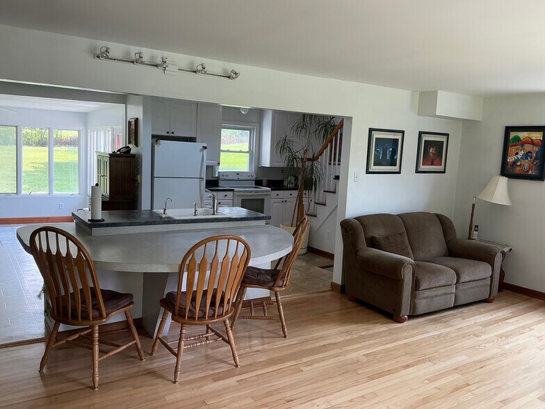 More Photos Of 2275 Duanesburg Rd, Duanesburg Veterinarian Kennel For Sale