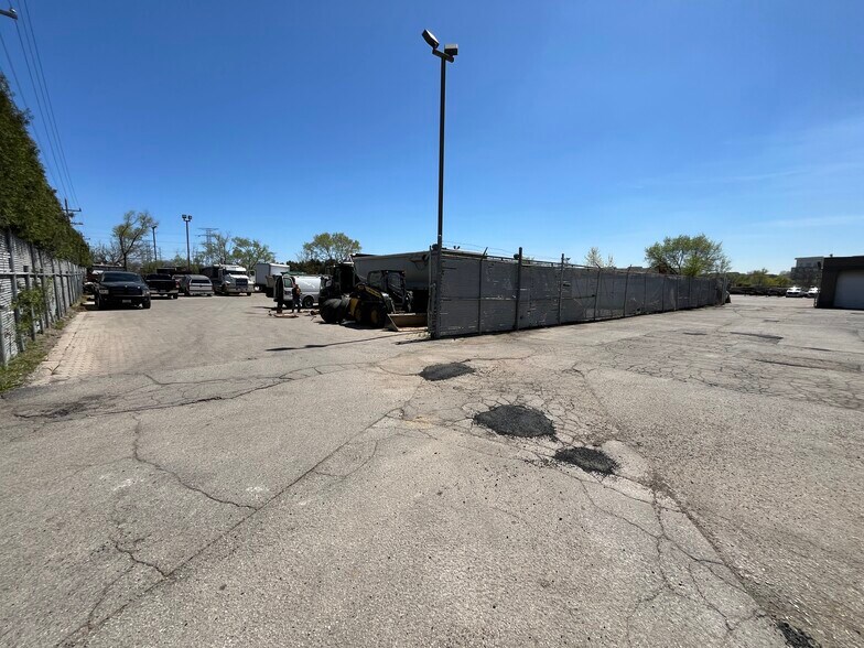 More Photos Of 825 Seegers Rd, Des Plaines Industrial For Sale