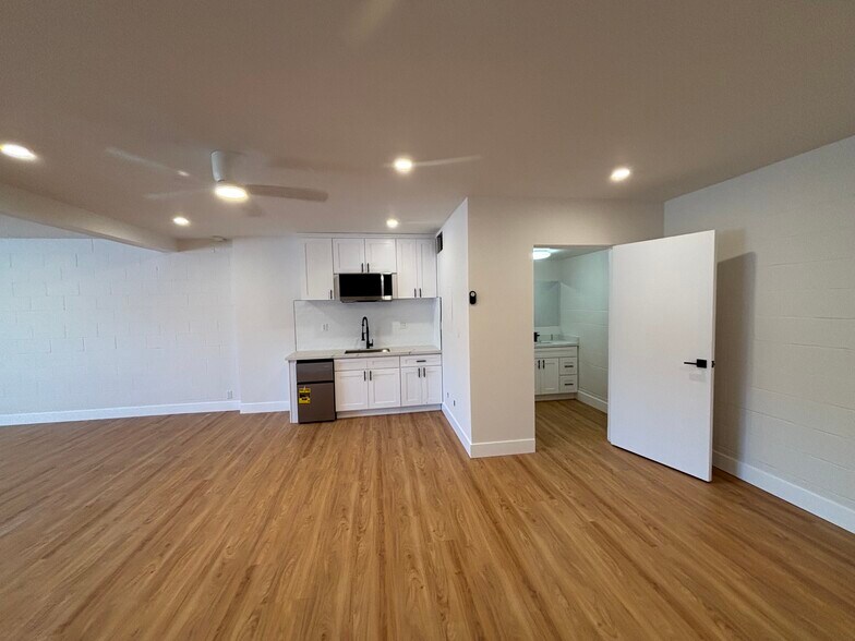 More Photos Of 2810-2832 Canon St, San Diego General Retail For Lease