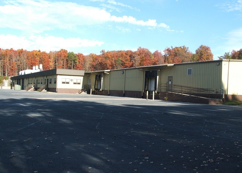 Primary Photo Of 2000 S Delphine Ave, Lyndhurst Warehouse For Sale