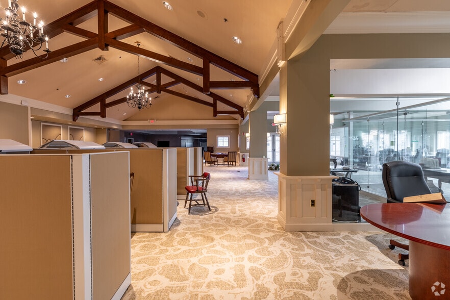 More Photos Of 2628 South Rd, Poughkeepsie Sports And Entertainment For Sale