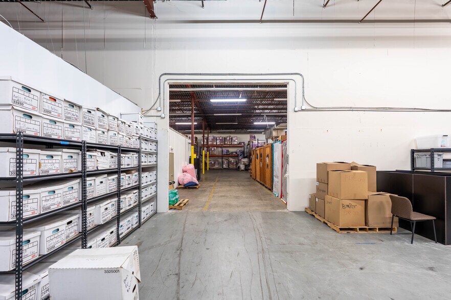 More Photos Of 5501-5519 Pioneer Park Blvd, Tampa Distribution For Lease