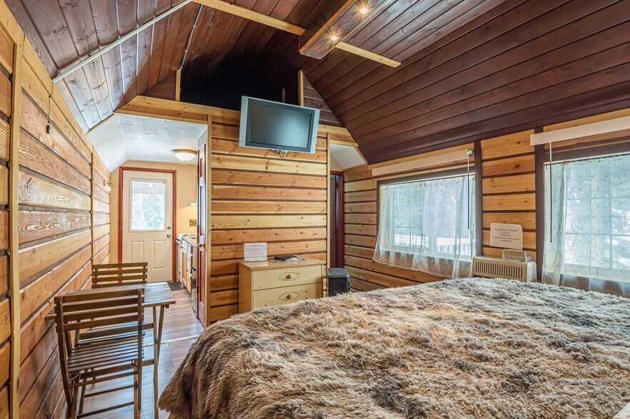 More Photos Of 21221 Baron Lake Dr, Cedaredge Hotel For Sale