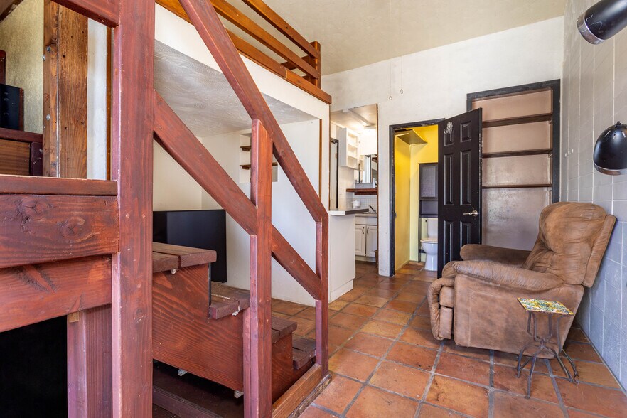 More Photos Of 9826 Columbus Ave, North Hills Multifamily For Sale