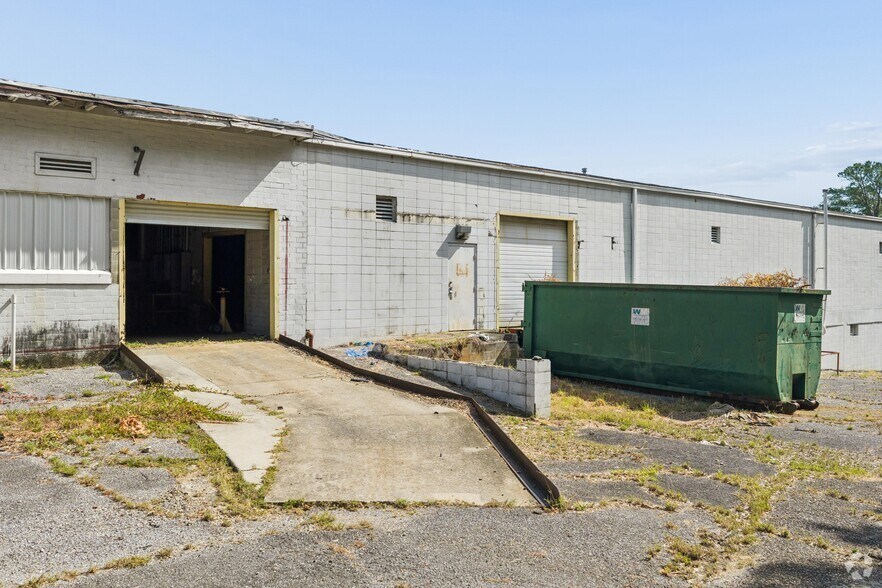 More Photos Of 300 N Newton Ave, Newton Manufacturing For Sale