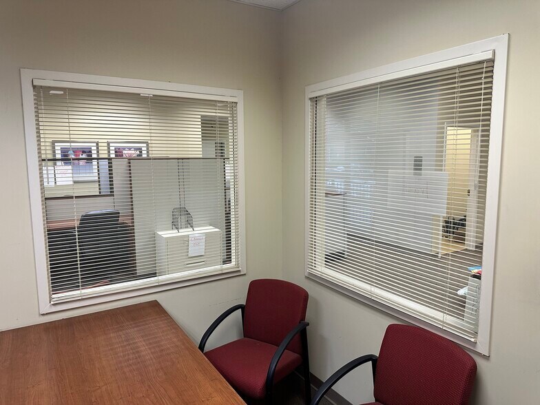 More Photos Of 201 Stonewall St, Cartersville Office For Sale
