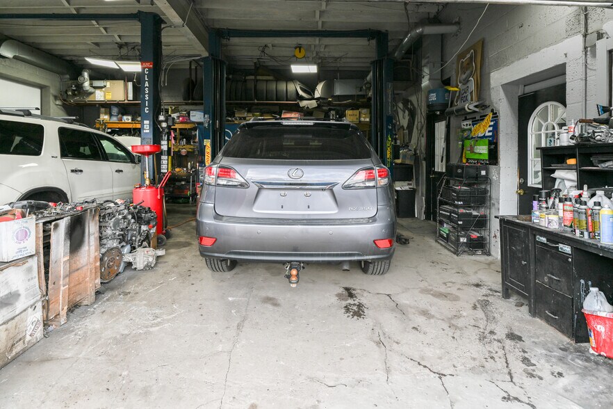 More Photos Of 385 New Park Ave, Hartford Auto Repair For Sale