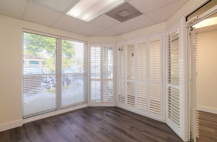 More Photos Of 5220 S University Dr, Davie Office For Sale