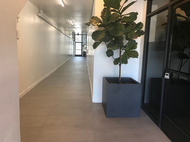 More Photos Of 1010-1012 S Robertson Blvd, Los Angeles Storefront Retail Office For Lease