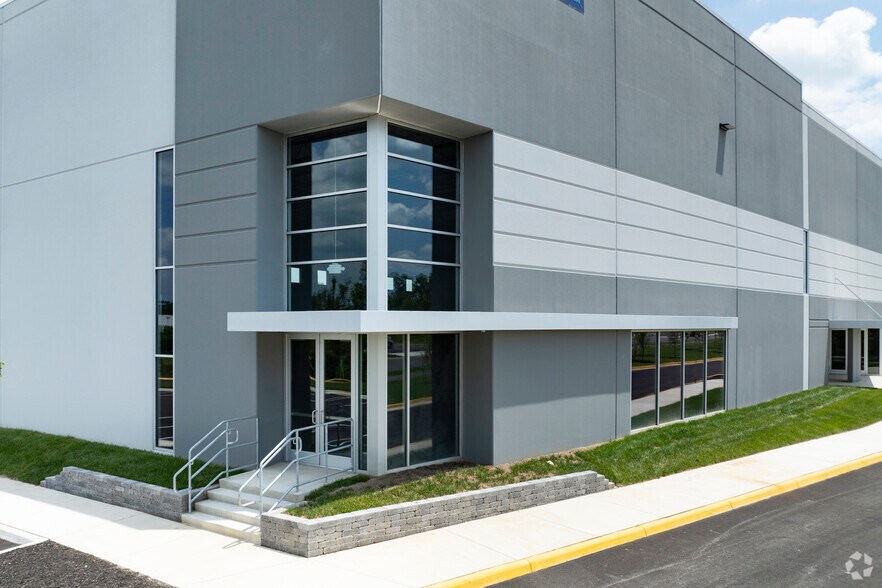 More Photos Of 11501 University Blvd, Manassas Unknown For Lease