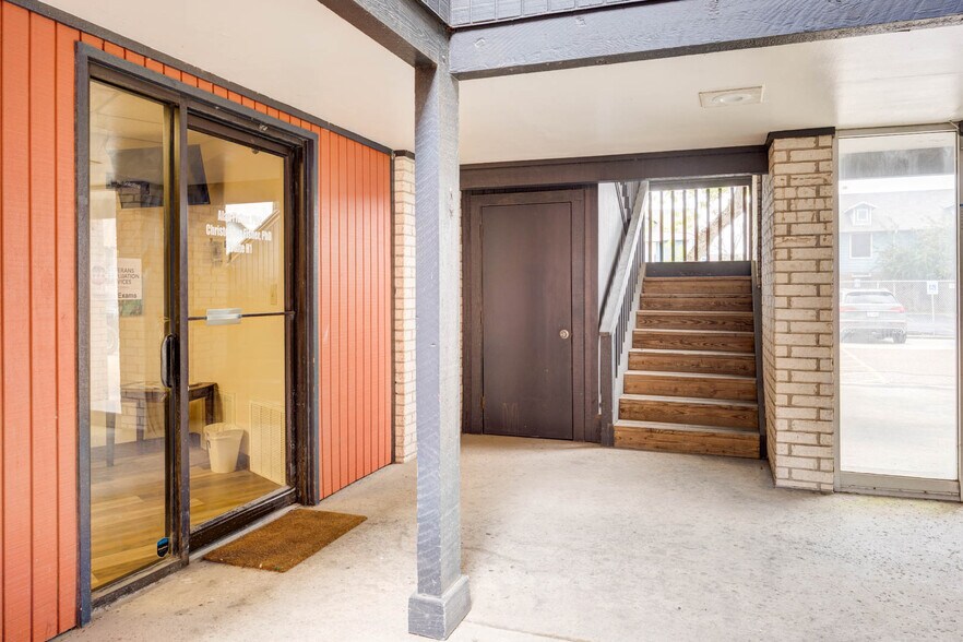 More Photos Of 700-H Everhart Rd, Corpus Christi Office For Sale