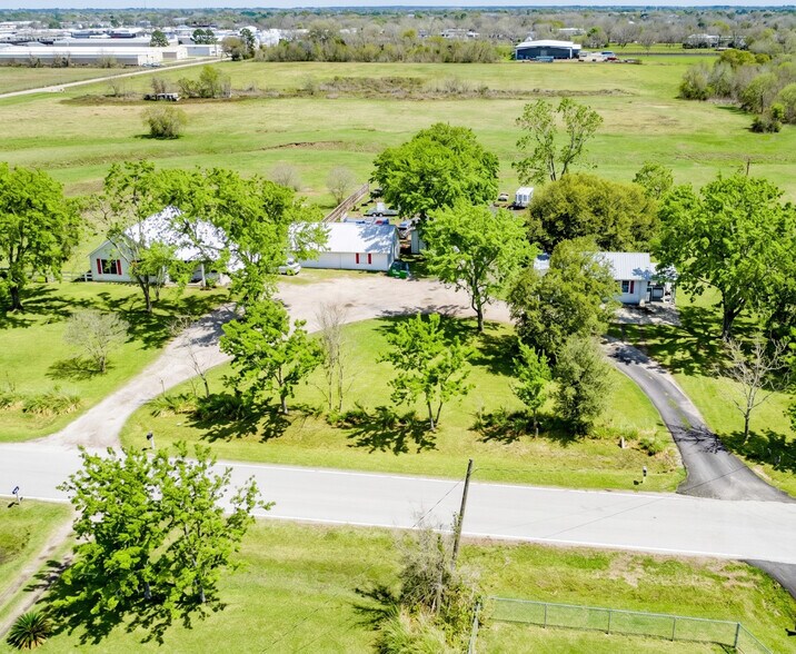 Primary Photo Of 18023 Dace Rd, Alvin Flex For Lease