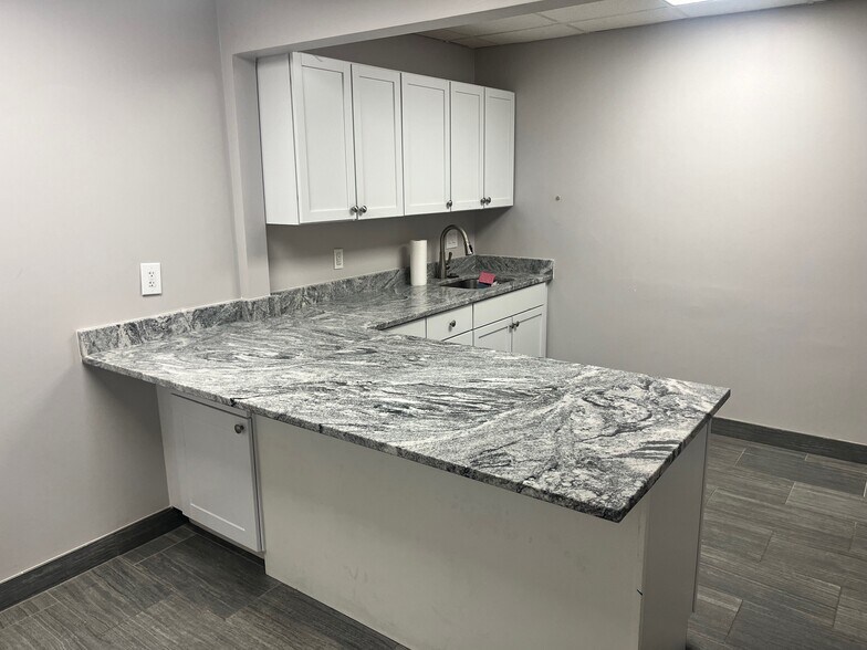 More Photos Of 30975 8 Mile Rd, Livonia Manufacturing For Lease