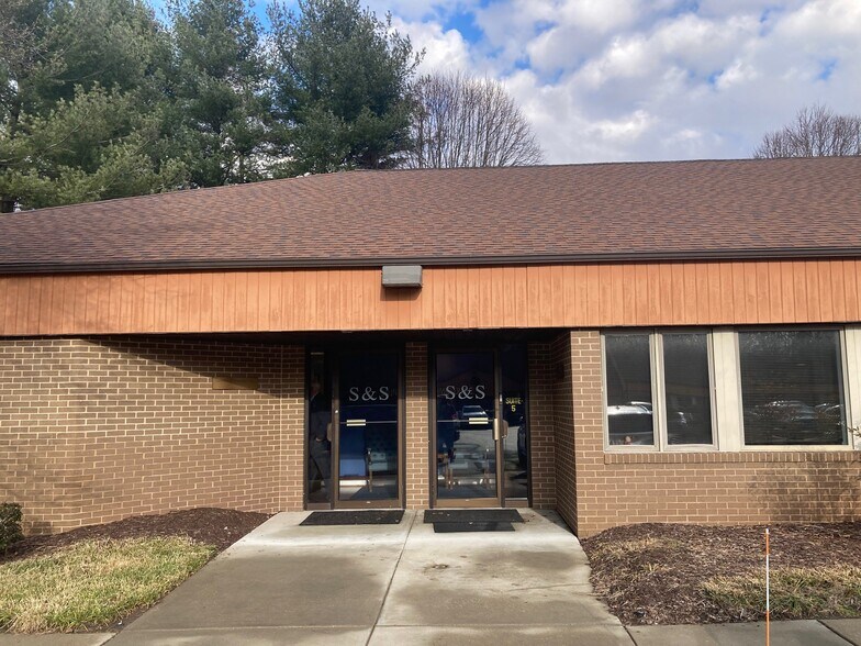 More Photos Of 5405 Twin Knolls Rd, Columbia Medical For Lease