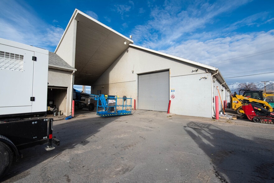 More Photos Of 1299 W State Rd, Pleasant Grove Veterinarian Kennel For Sale