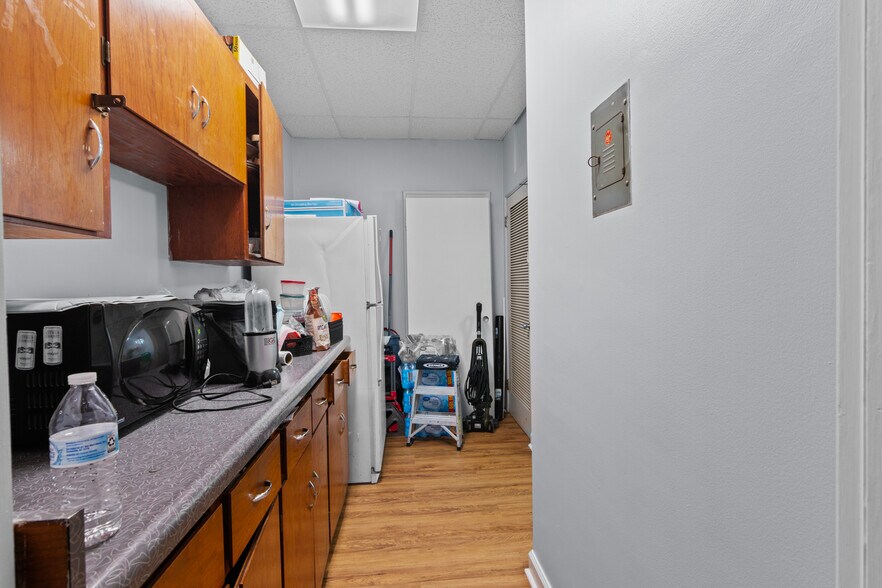 More Photos Of 5801-5841 Dahlia Dr, Orlando Office For Sale