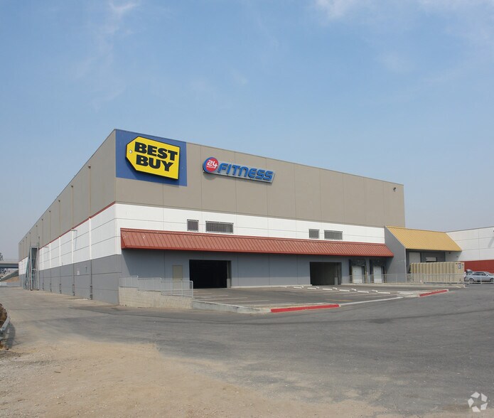 More Photos Of 19350 Nordhoff St, Northridge General Retail For Sale