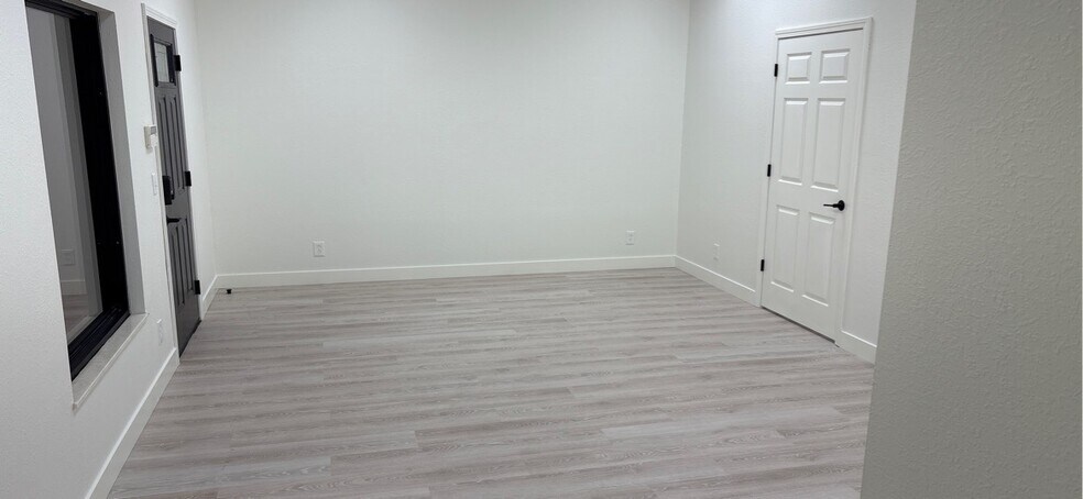 More Photos Of 138 Eagle Dr, O'Fallon Office For Lease