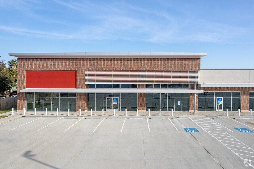 More Photos Of 5815 Gulf Fwy, Houston Unknown For Lease