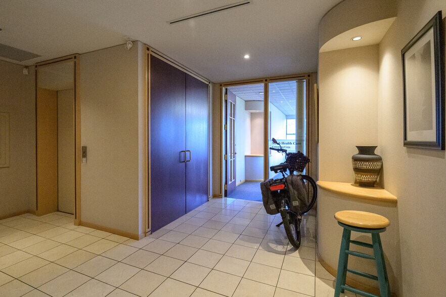 More Photos Of 1530 56th St, Delta Office For Lease