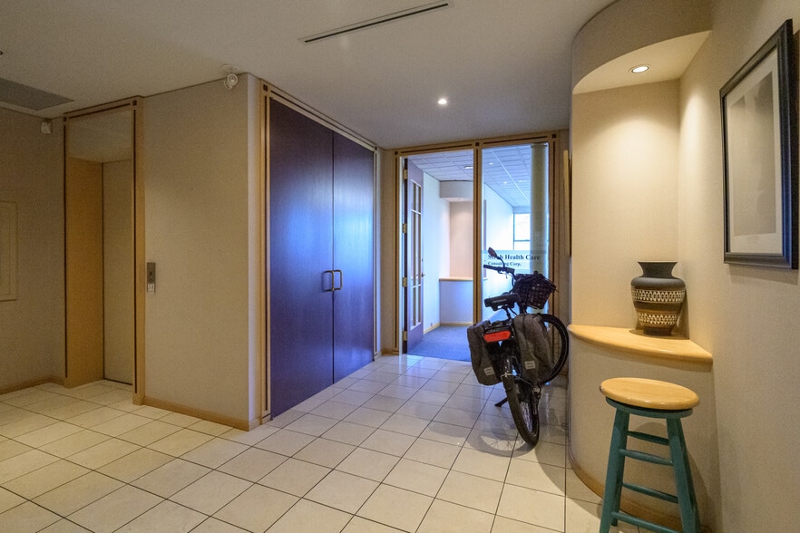 More Photos Of 1530 56th St, Delta Office For Lease