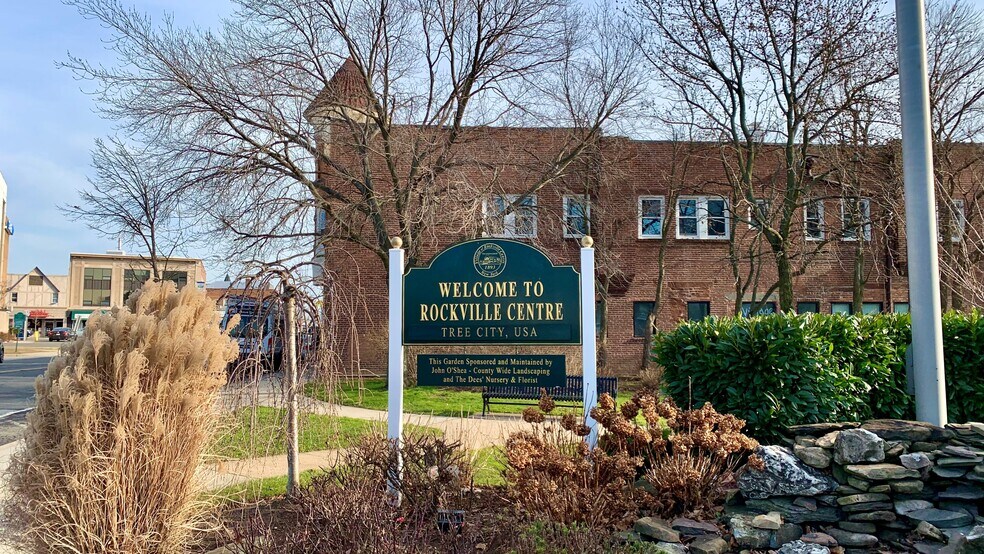 More Photos Of 200 Merrick Rd, Rockville Centre Storefront Retail Residential For Lease