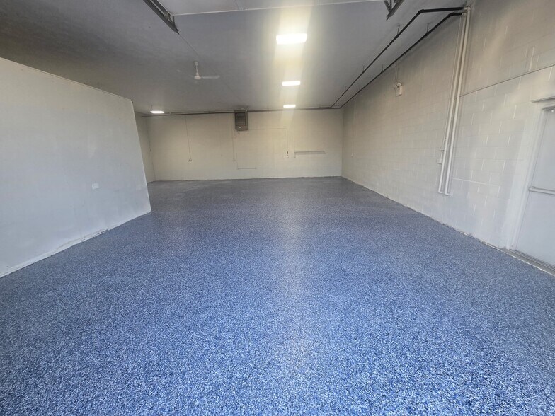 More Photos Of 58 Kent Ave, Warwick Warehouse For Lease
