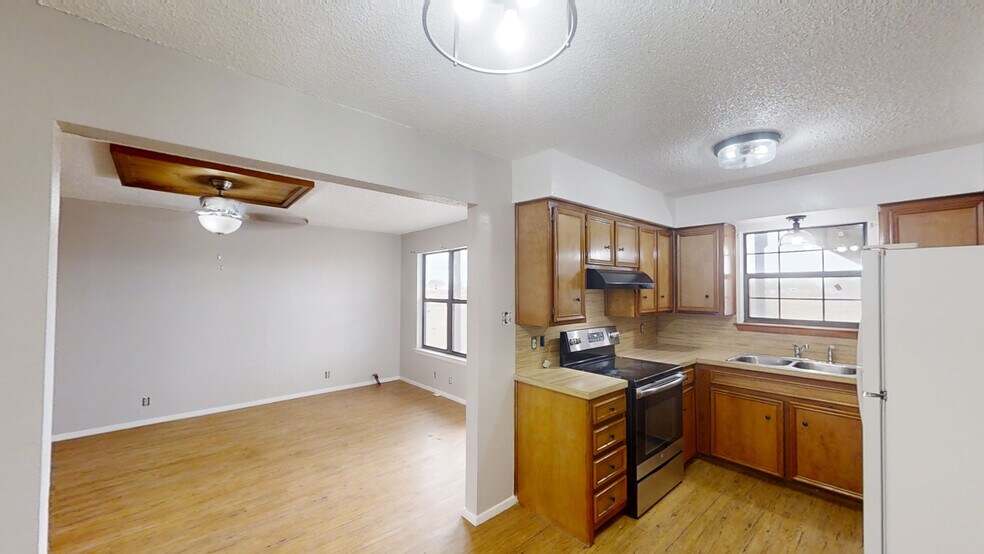 More Photos Of 402 SE 6th St, Andrews Apartments For Sale