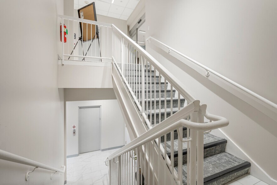 More Photos Of 6130 E 81st St, Tulsa Office For Lease