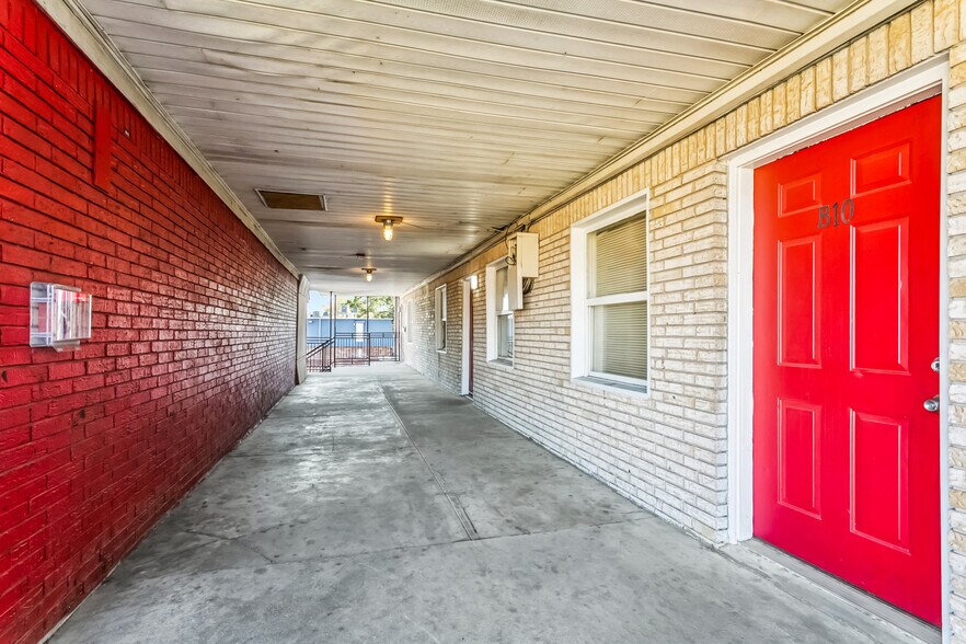 More Photos Of 3300 Garden Oaks Dr, New Orleans Apartments For Sale
