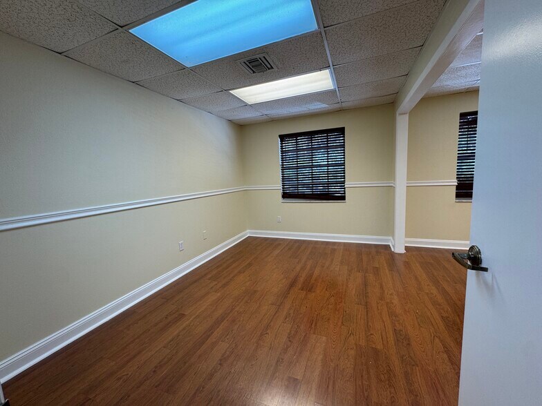 More Photos Of 4802-4942 W Gandy Blvd, Tampa Business Park For Lease