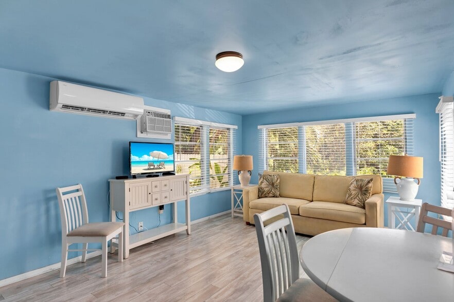 More Photos Of 243 61st St, Marathon Hotel For Sale