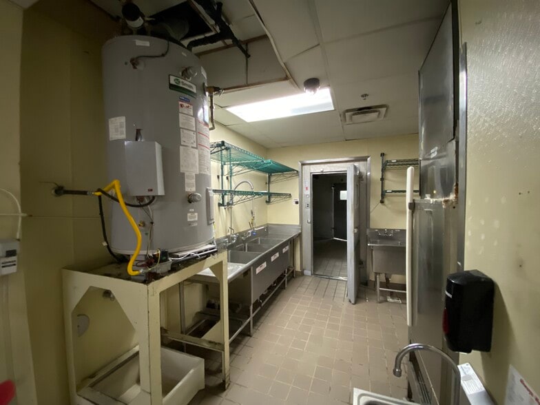 More Photos Of 4280-4302 E Indian School Rd, Phoenix Unknown For Lease