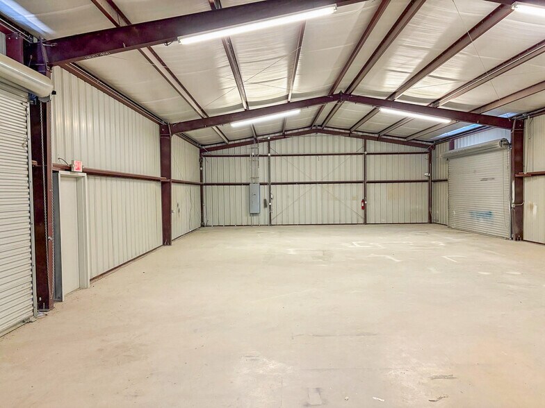 More Photos Of 10930 Gabriels Pl, San Antonio Showroom For Sale