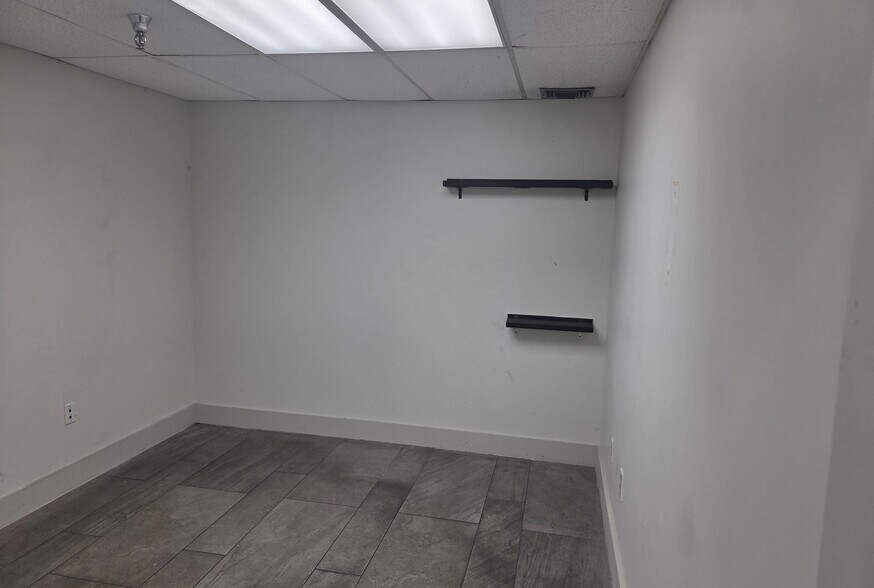 More Photos Of 3051-3061 NW 75th Ave, Miami Warehouse For Lease