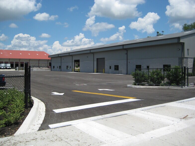 More Photos Of 357 W 4th St, Apopka Warehouse For Lease