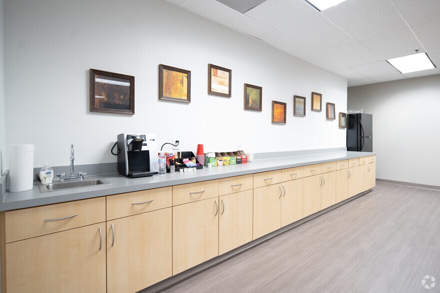 More Photos Of 12221 Merit Dr, Dallas Office For Lease