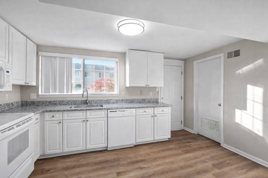 More Photos Of 425 Donovan St, South Lyon Apartments For Sale