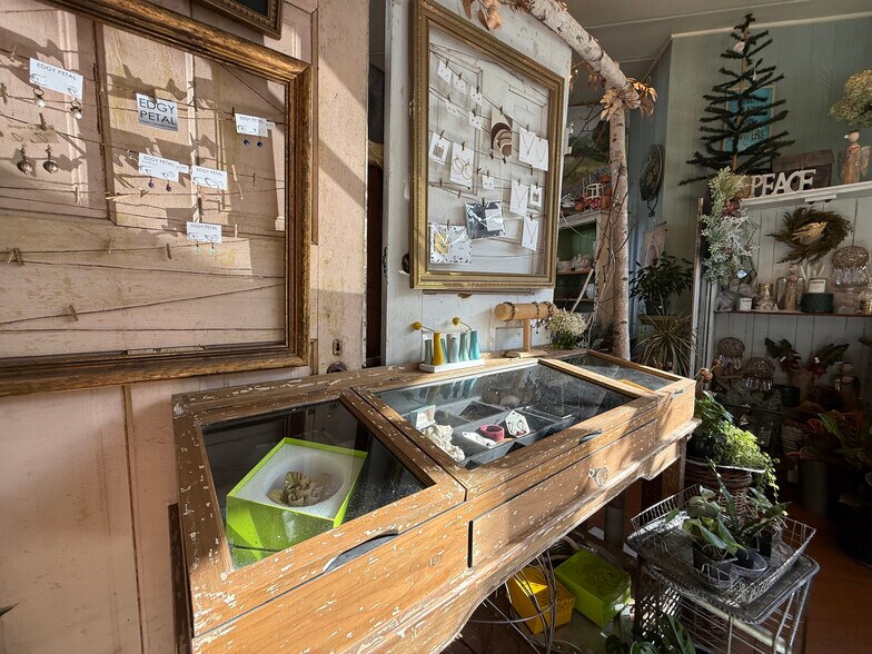 More Photos Of 111 S Fifth St, Walworth Fast Food For Sale