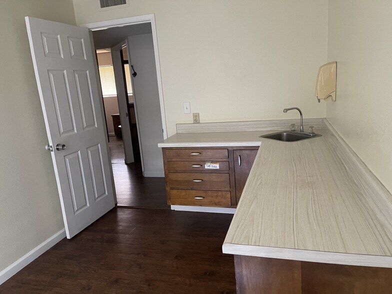 More Photos Of 245 W Cherry Ave, Porterville Medical For Lease